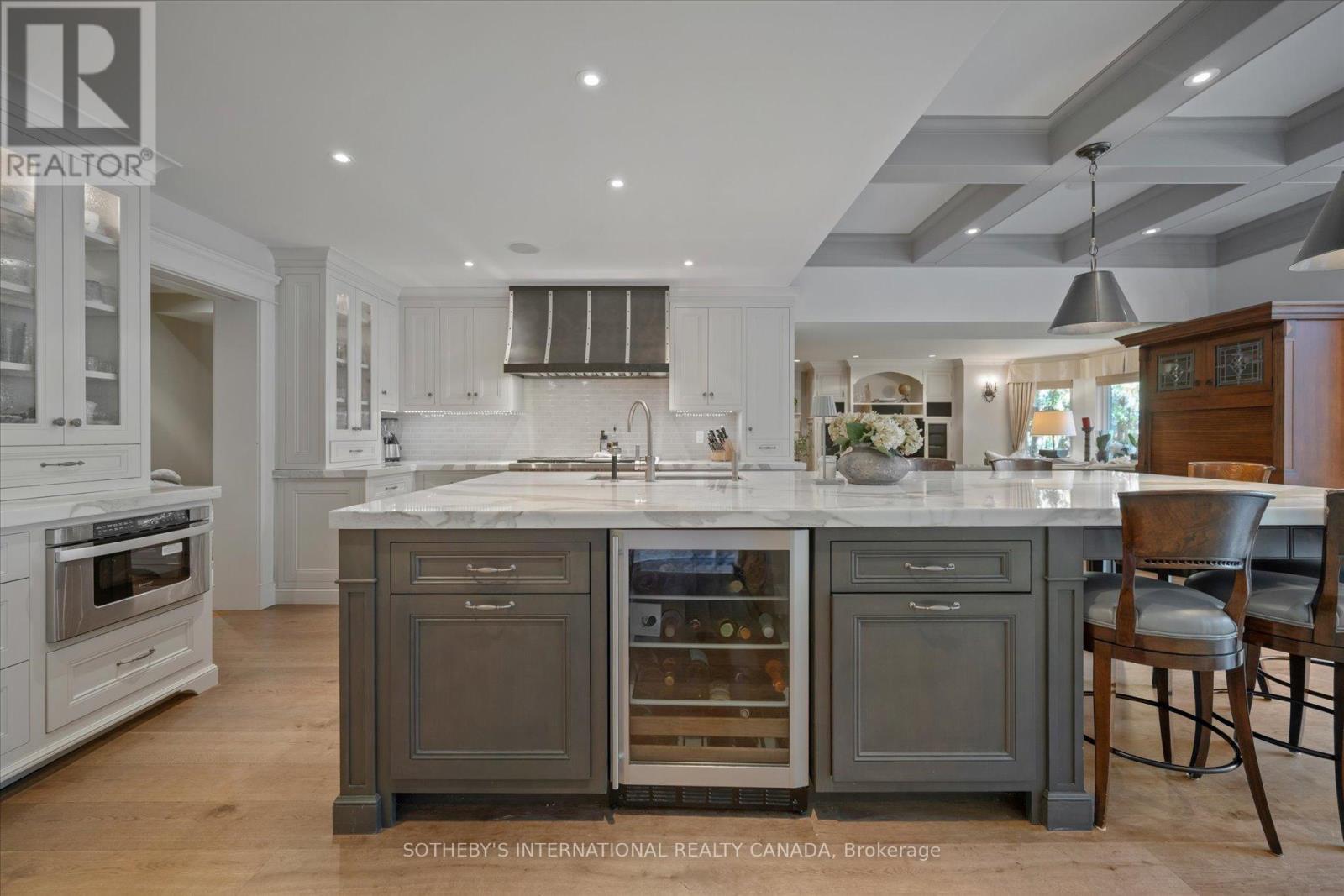 29 North Drive, Toronto, Ontario  M9A 4R1 - Photo 11 - W12490698