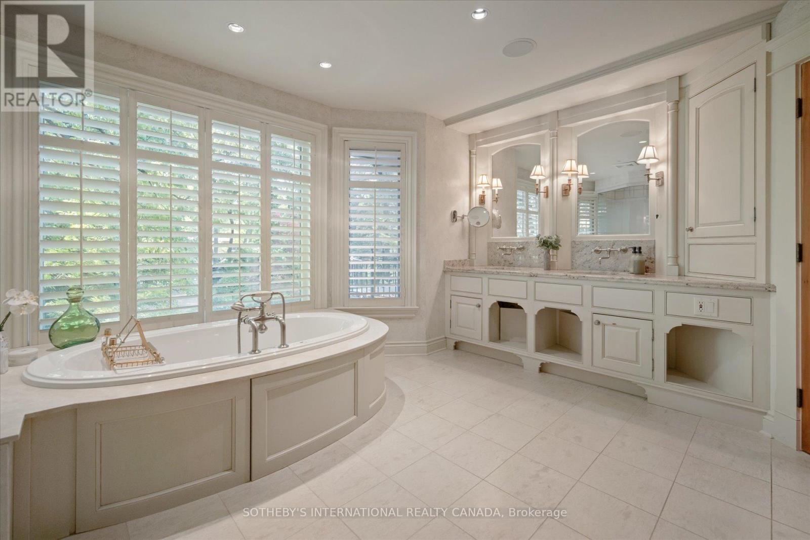 29 North Drive, Toronto, Ontario  M9A 4R1 - Photo 26 - W12490698