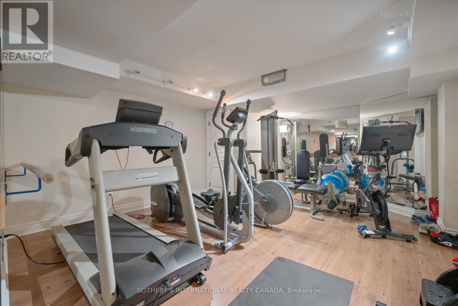 29 North Drive, Toronto, Ontario  M9A 4R1 - Photo 34 - W12490698