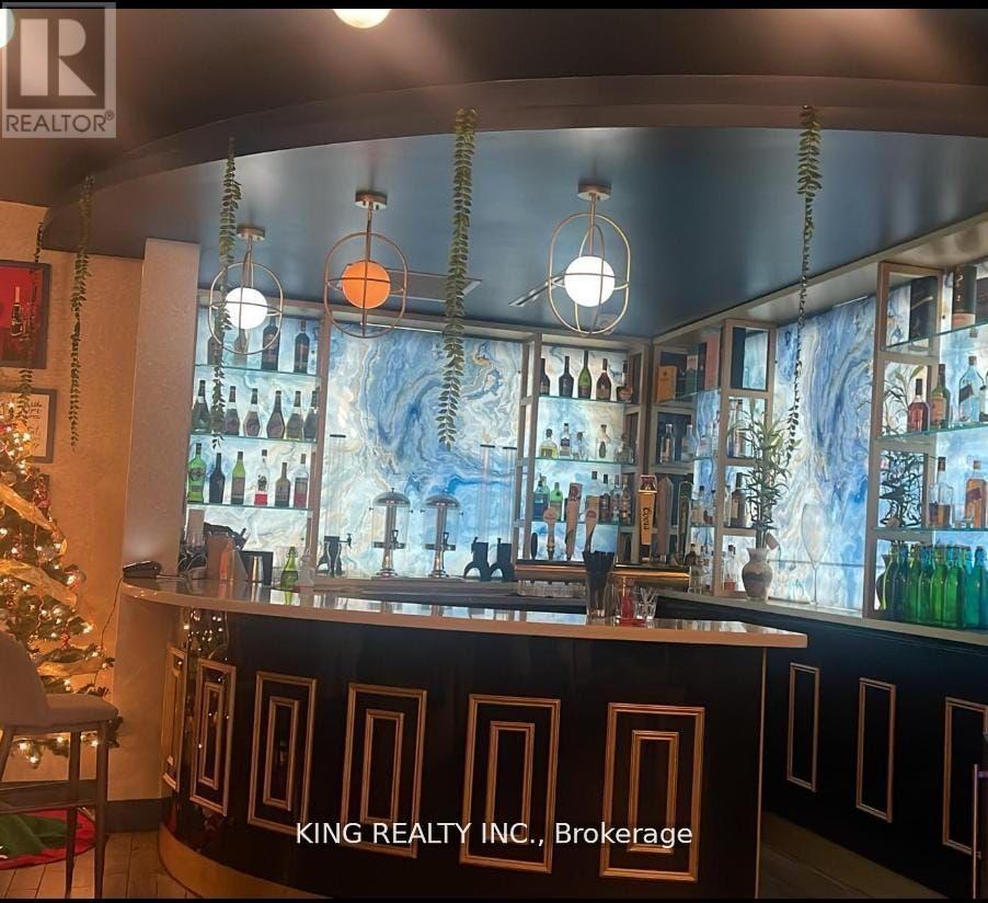 25 Aventura Court, Mississauga, Ontario  L5T 3A1 - Photo 3 - W12490724