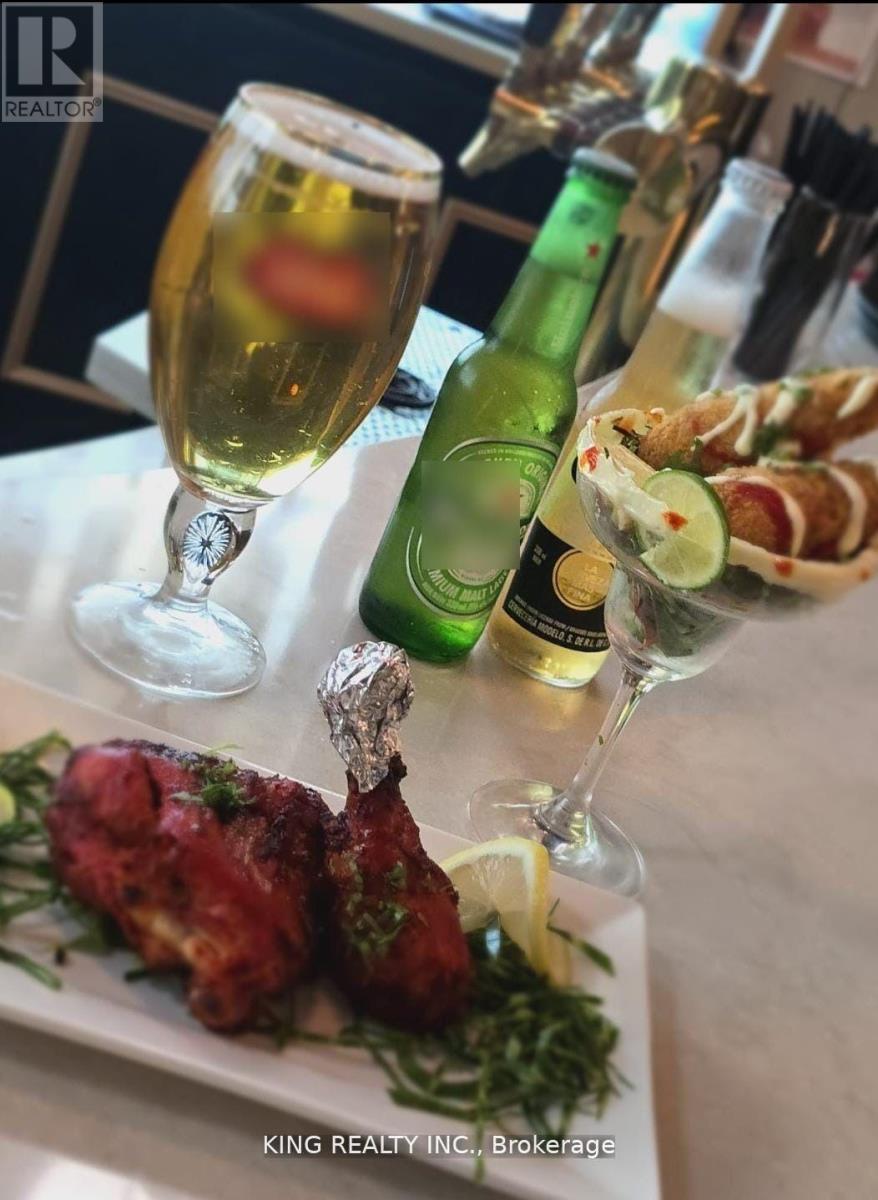 25 Aventura Court, Mississauga, Ontario  L5T 3A1 - Photo 4 - W12490724