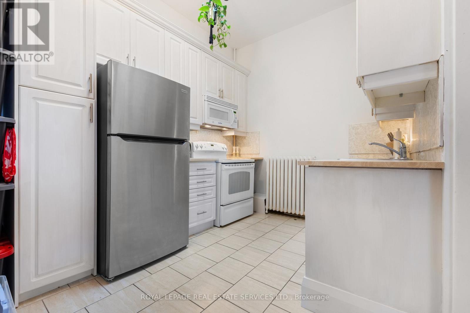 2 - 179 Lakeshore Road E, Oakville, Ontario  L6J 1H5 - Photo 13 - W12490728