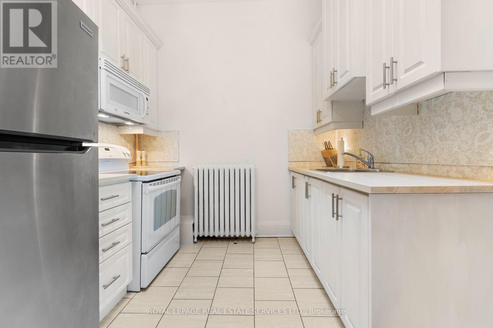 2 - 179 Lakeshore Road E, Oakville, Ontario  L6J 1H5 - Photo 14 - W12490728