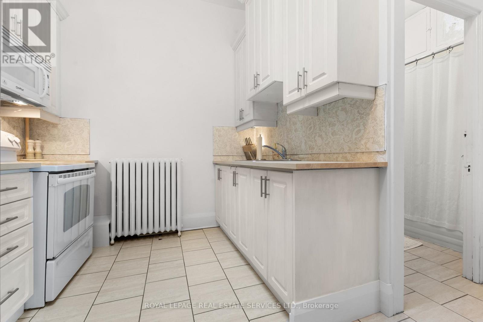 2 - 179 Lakeshore Road E, Oakville, Ontario  L6J 1H5 - Photo 15 - W12490728