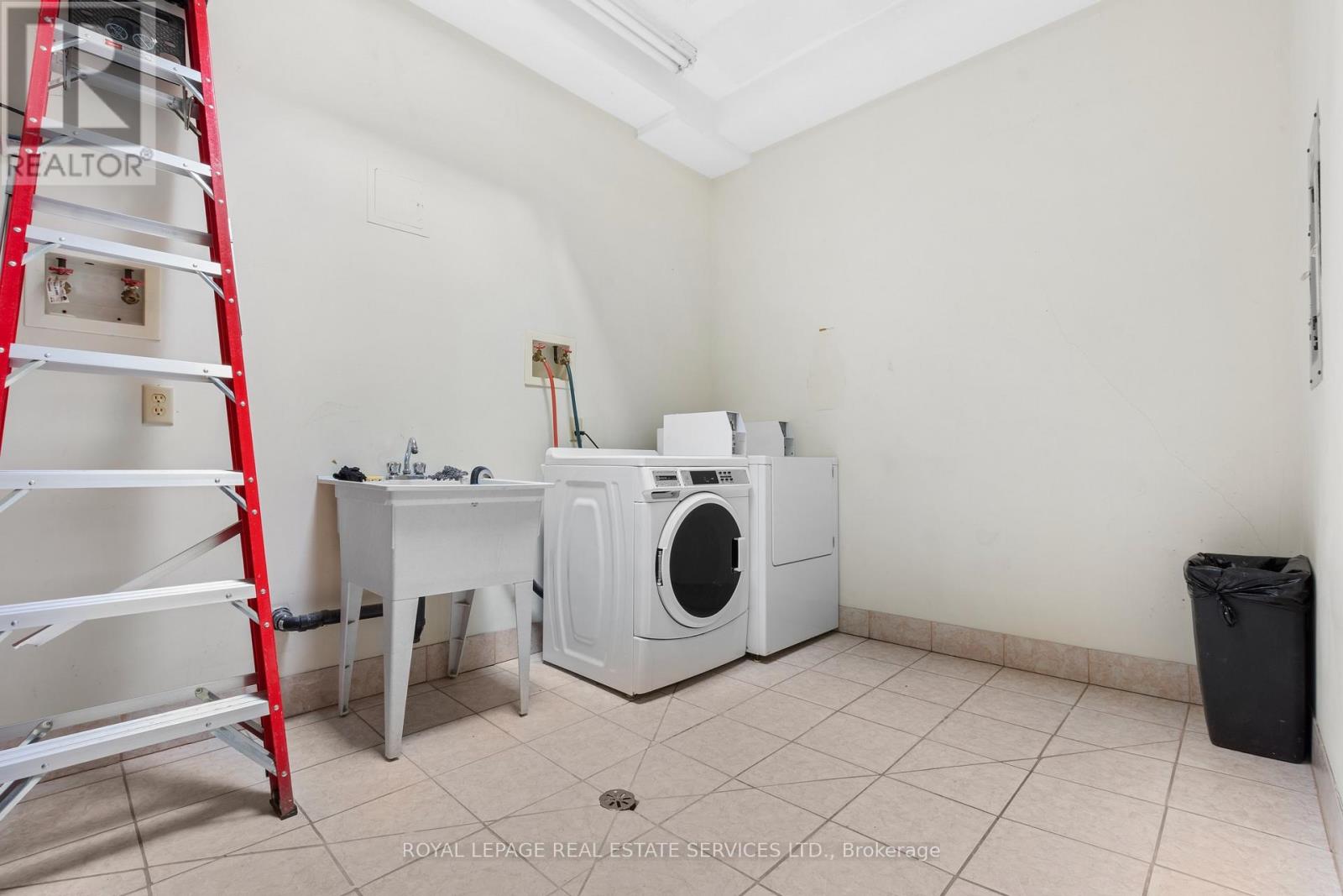 2 - 179 Lakeshore Road E, Oakville, Ontario  L6J 1H5 - Photo 17 - W12490728