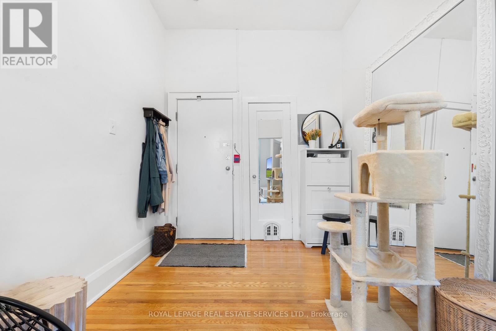 2 - 179 Lakeshore Road E, Oakville, Ontario  L6J 1H5 - Photo 5 - W12490728