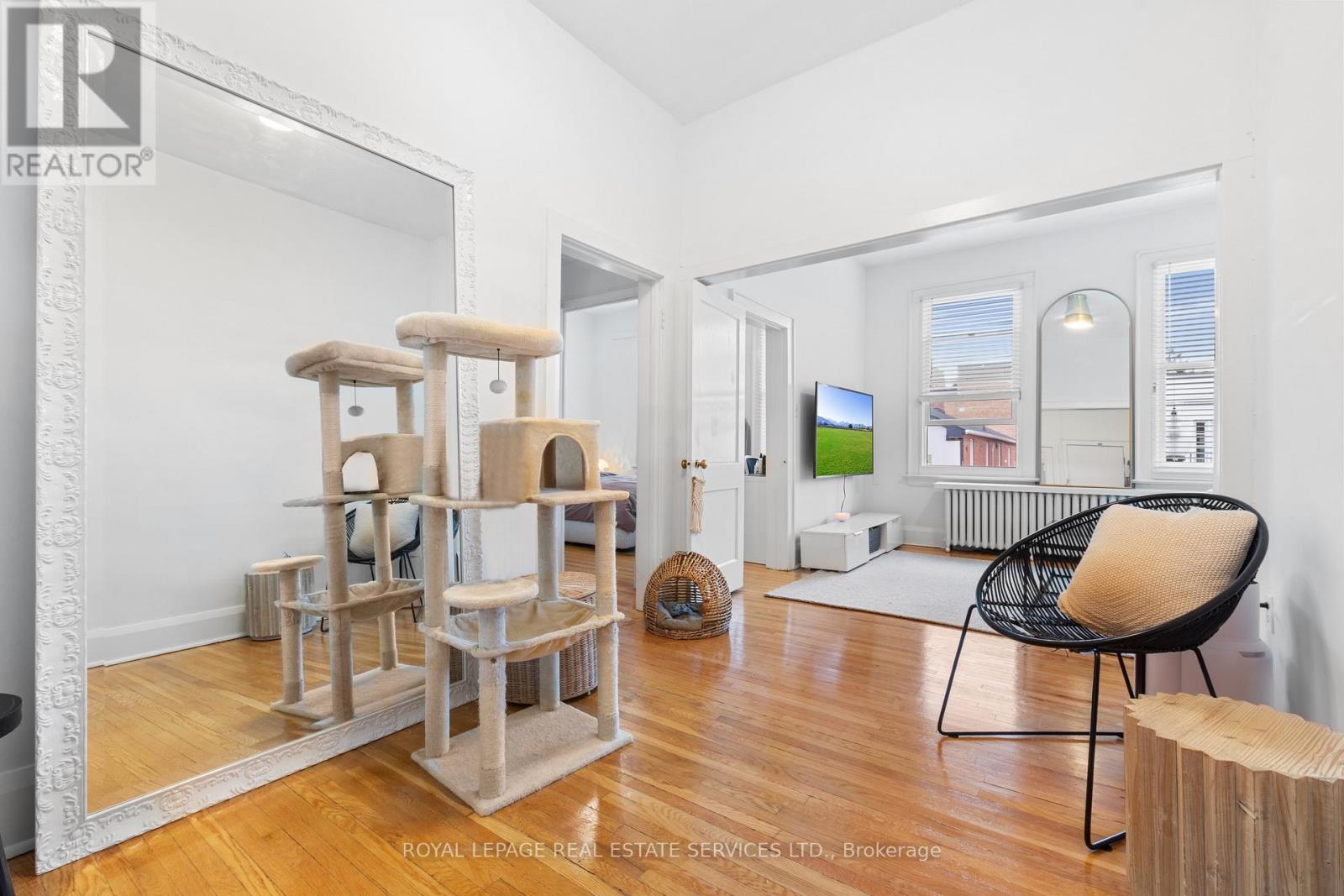 2 - 179 Lakeshore Road E, Oakville, Ontario  L6J 1H5 - Photo 6 - W12490728