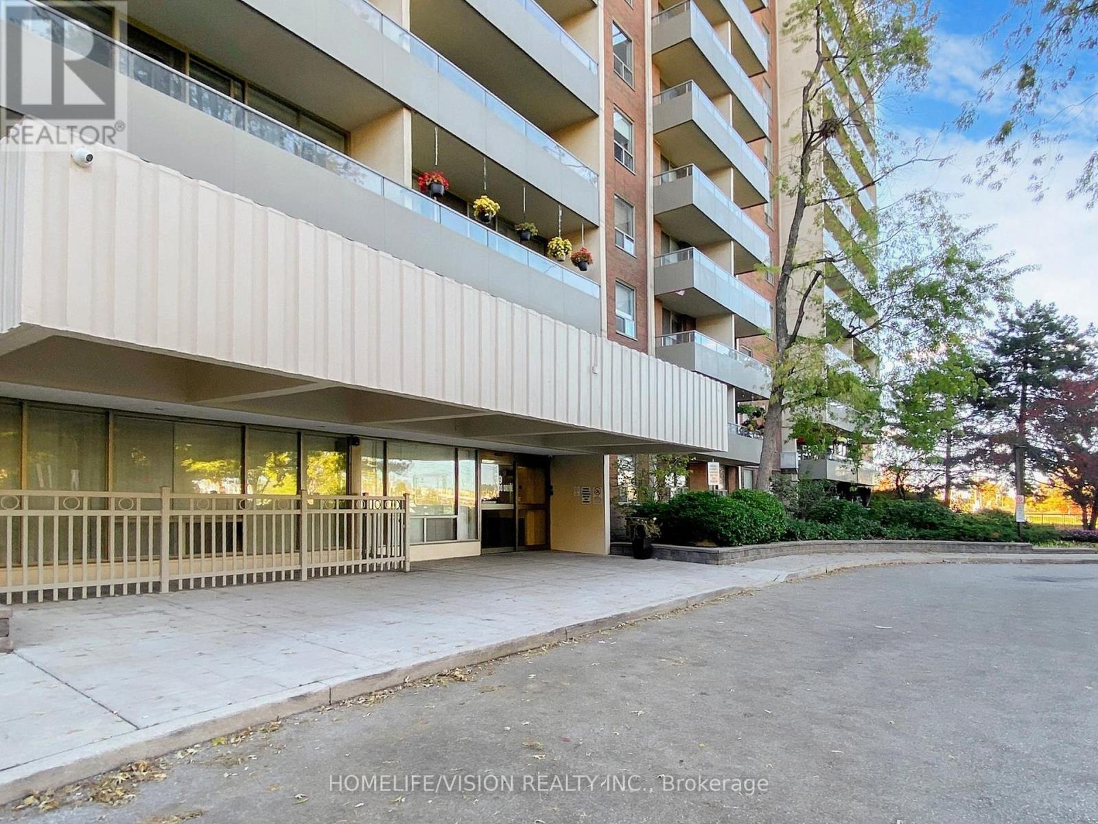 713 - 9 Four Winds Drive, Toronto, Ontario  M3J 2T1 - Photo 2 - W12490734