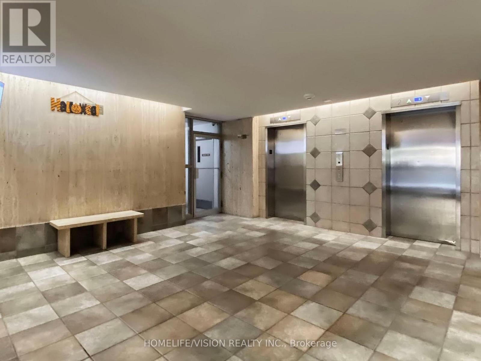 713 - 9 Four Winds Drive, Toronto, Ontario  M3J 2T1 - Photo 4 - W12490734