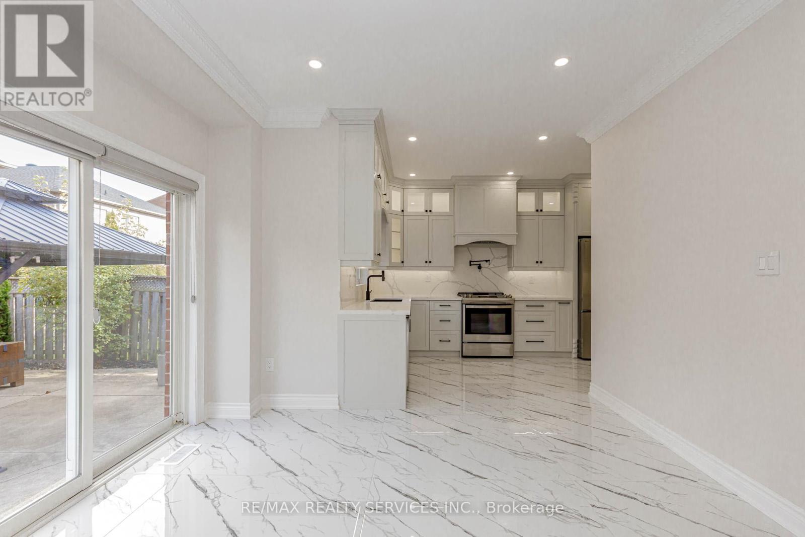 50 Amboise Crescent, Brampton, Ontario  L7A 3H2 - Photo 15 - W12490764