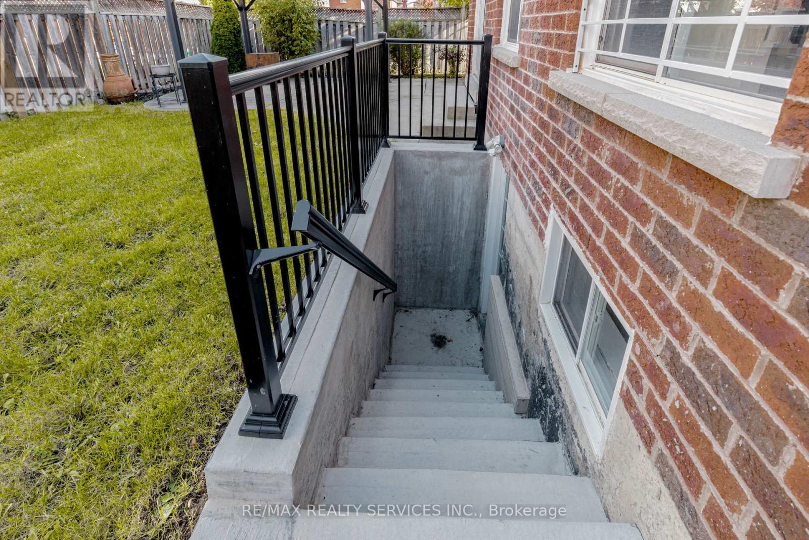 50 Amboise Crescent, Brampton, Ontario  L7A 3H2 - Photo 38 - W12490764