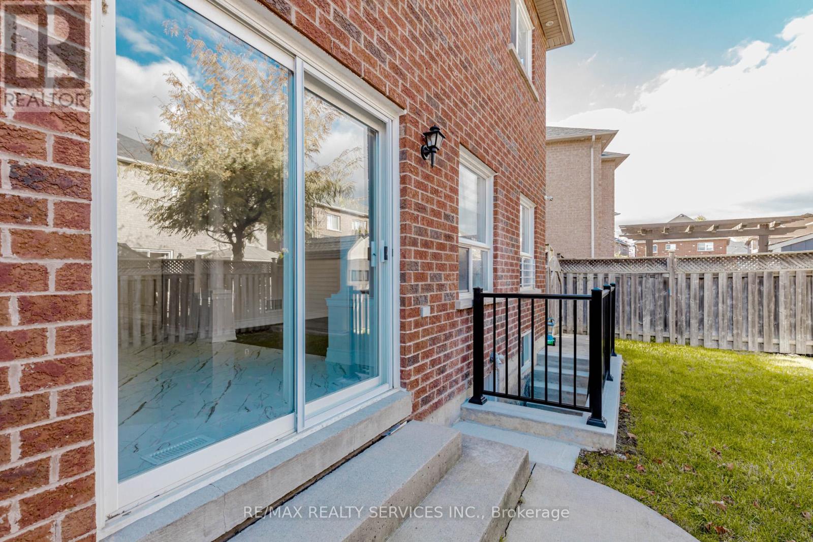 50 Amboise Crescent, Brampton, Ontario  L7A 3H2 - Photo 50 - W12490764