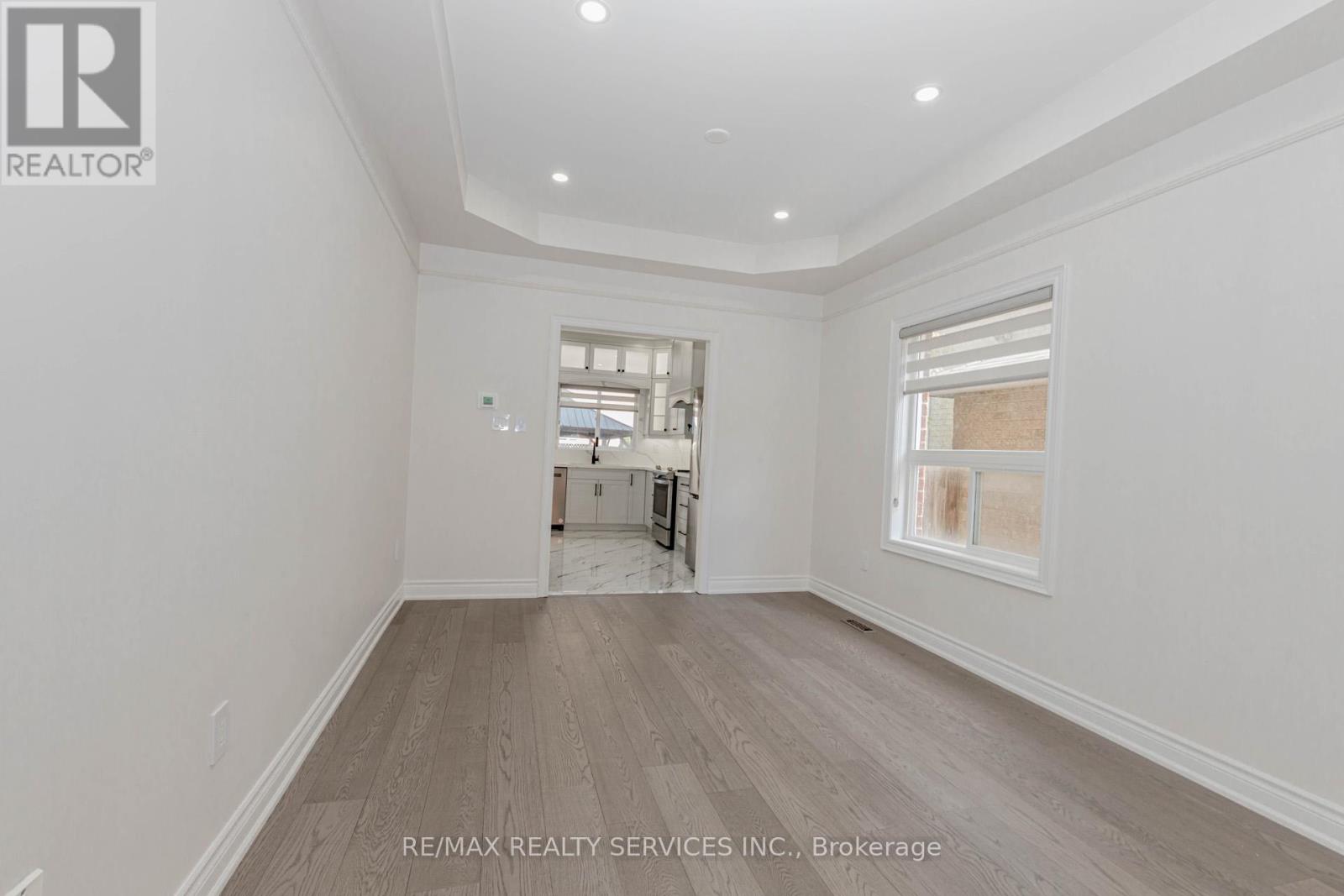 50 Amboise Crescent, Brampton, Ontario  L7A 3H2 - Photo 6 - W12490764