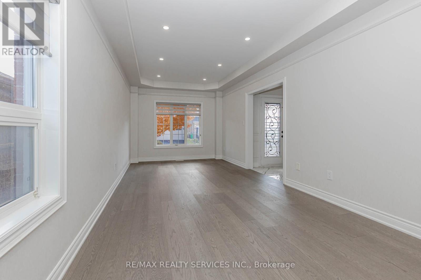 50 Amboise Crescent, Brampton, Ontario  L7A 3H2 - Photo 7 - W12490764