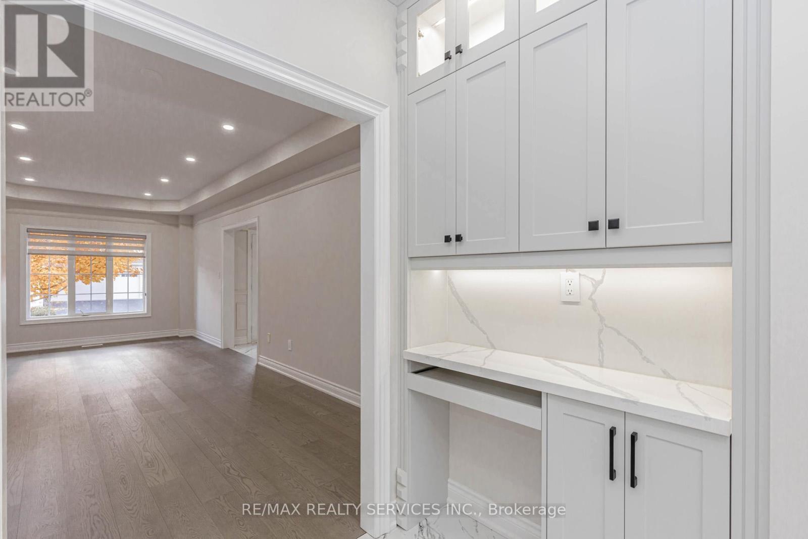 50 Amboise Crescent, Brampton, Ontario  L7A 3H2 - Photo 8 - W12490764