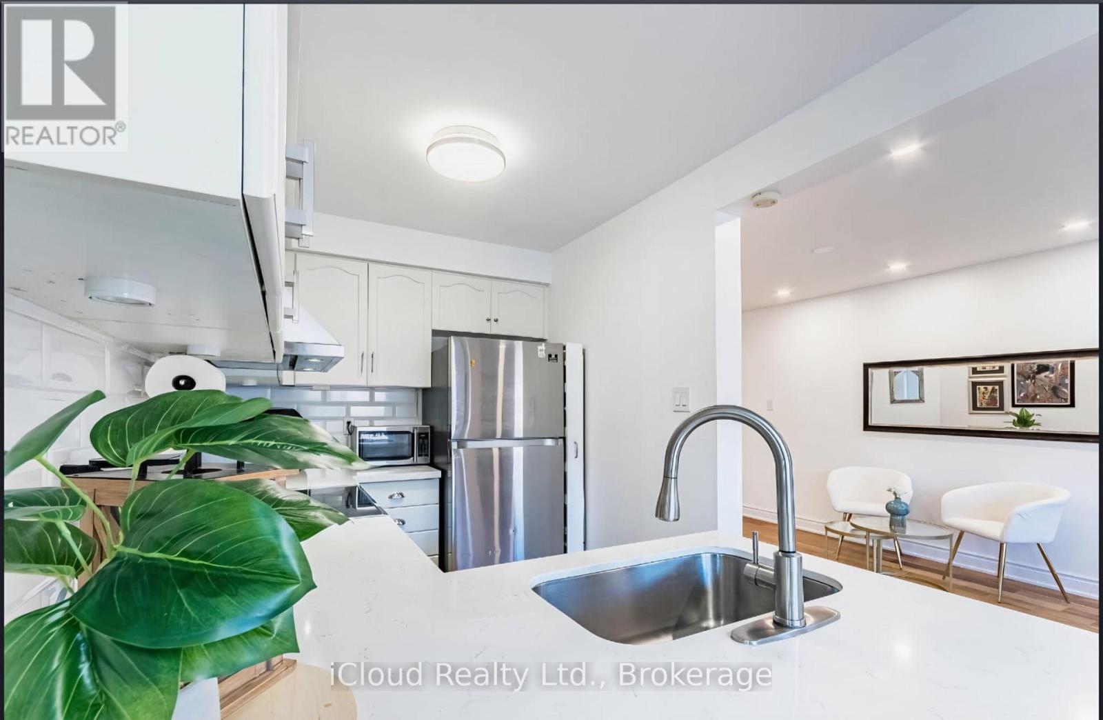 6973 Lisanne Court, Mississauga, Ontario  L5N 6Z7 - Photo 10 - W12490834