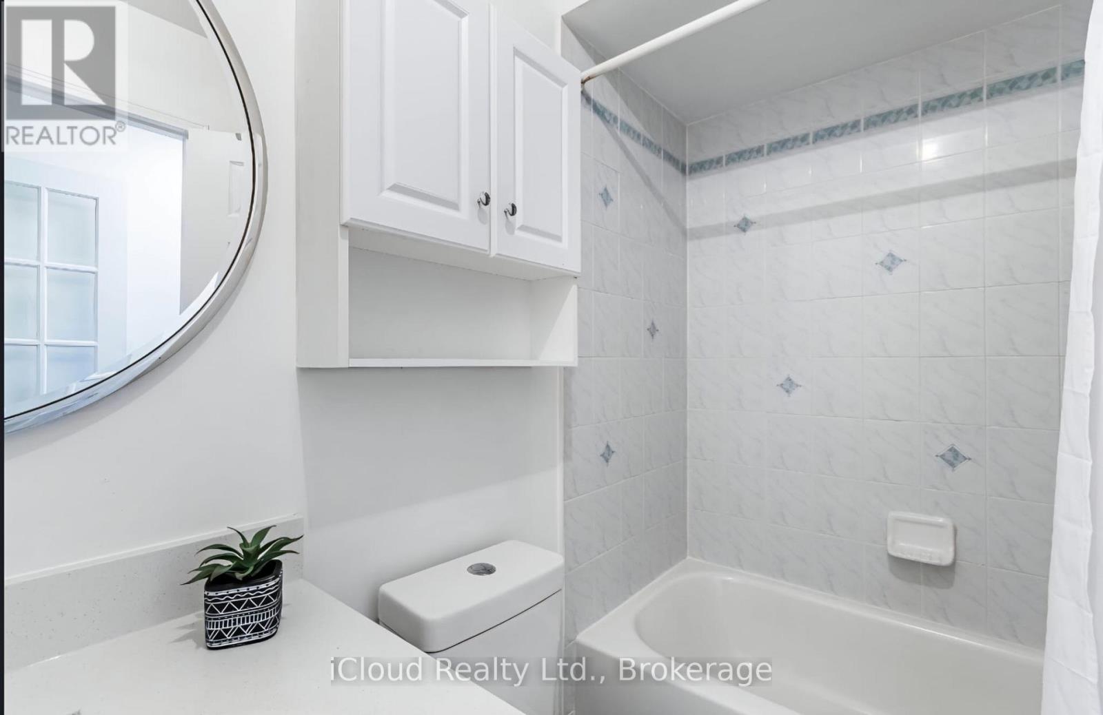 6973 Lisanne Court, Mississauga, Ontario  L5N 6Z7 - Photo 36 - W12490834