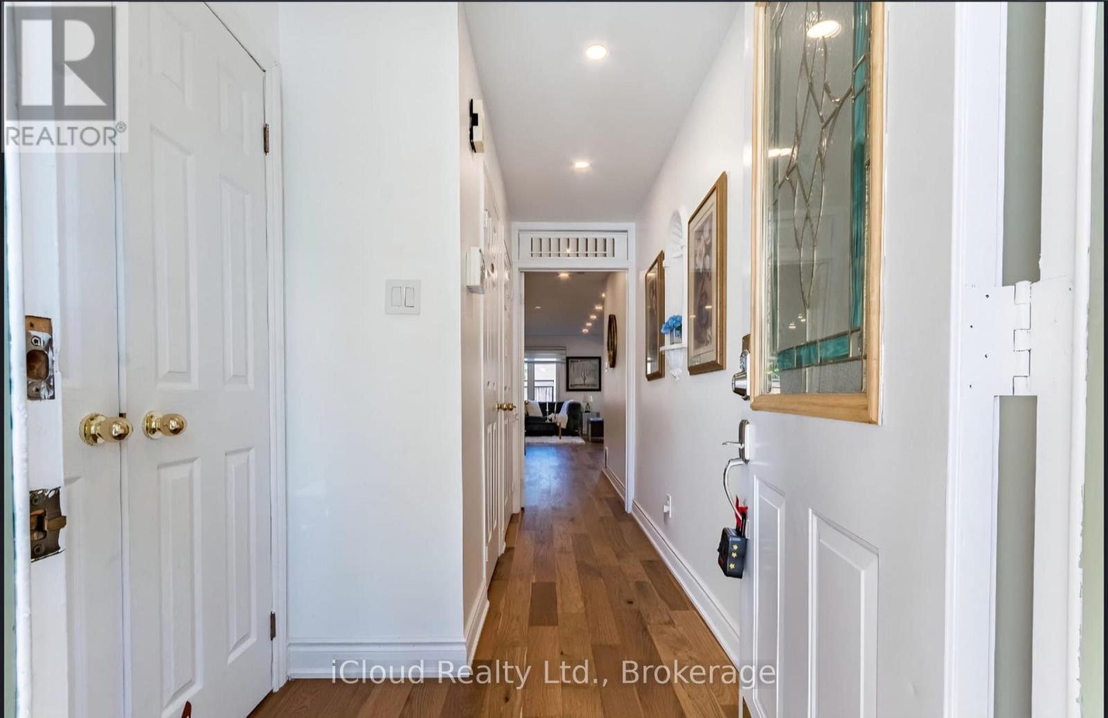 6973 Lisanne Court, Mississauga, Ontario  L5N 6Z7 - Photo 4 - W12490834