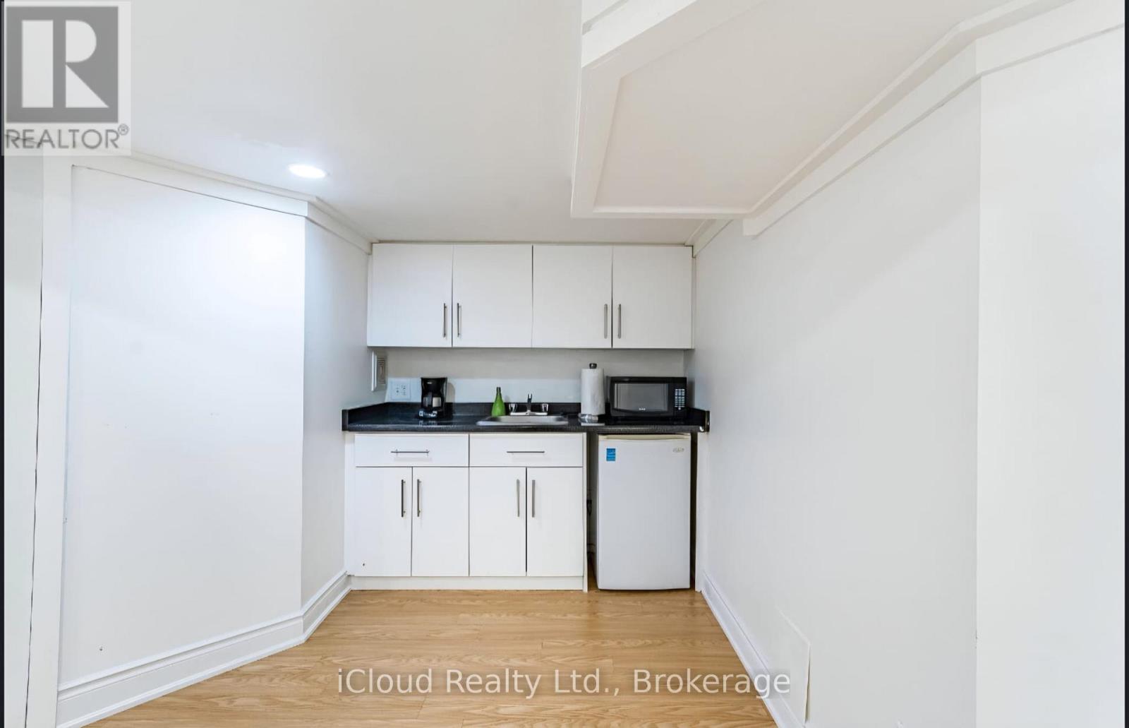 6973 Lisanne Court, Mississauga, Ontario  L5N 6Z7 - Photo 40 - W12490834