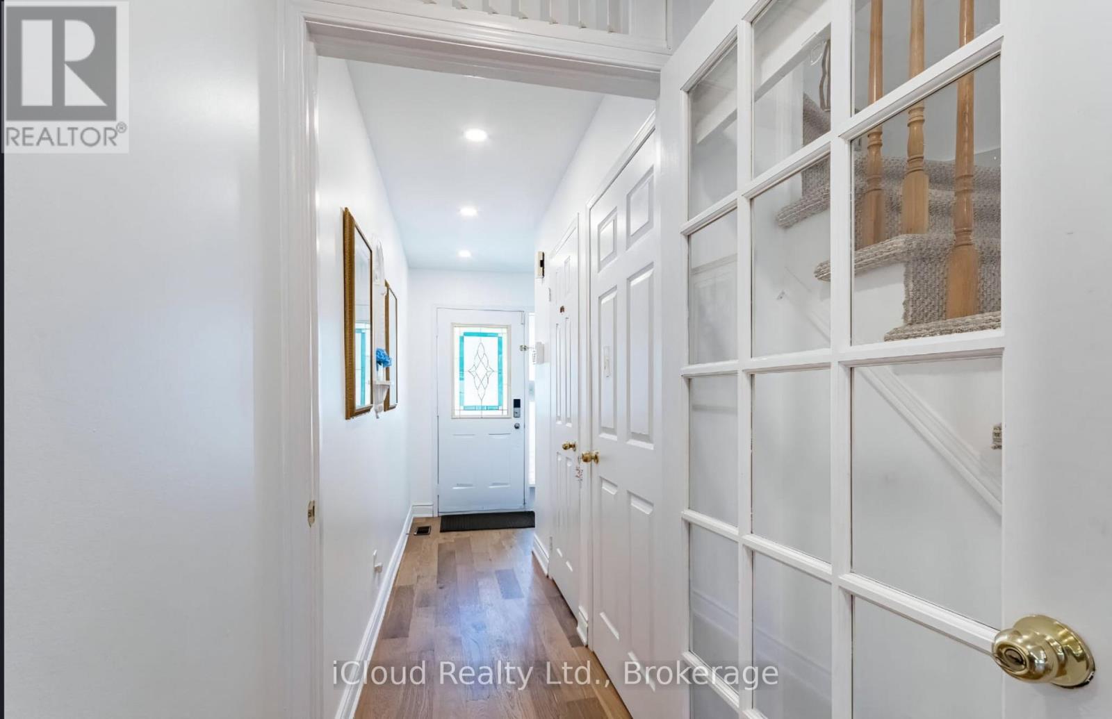 6973 Lisanne Court, Mississauga, Ontario  L5N 6Z7 - Photo 5 - W12490834