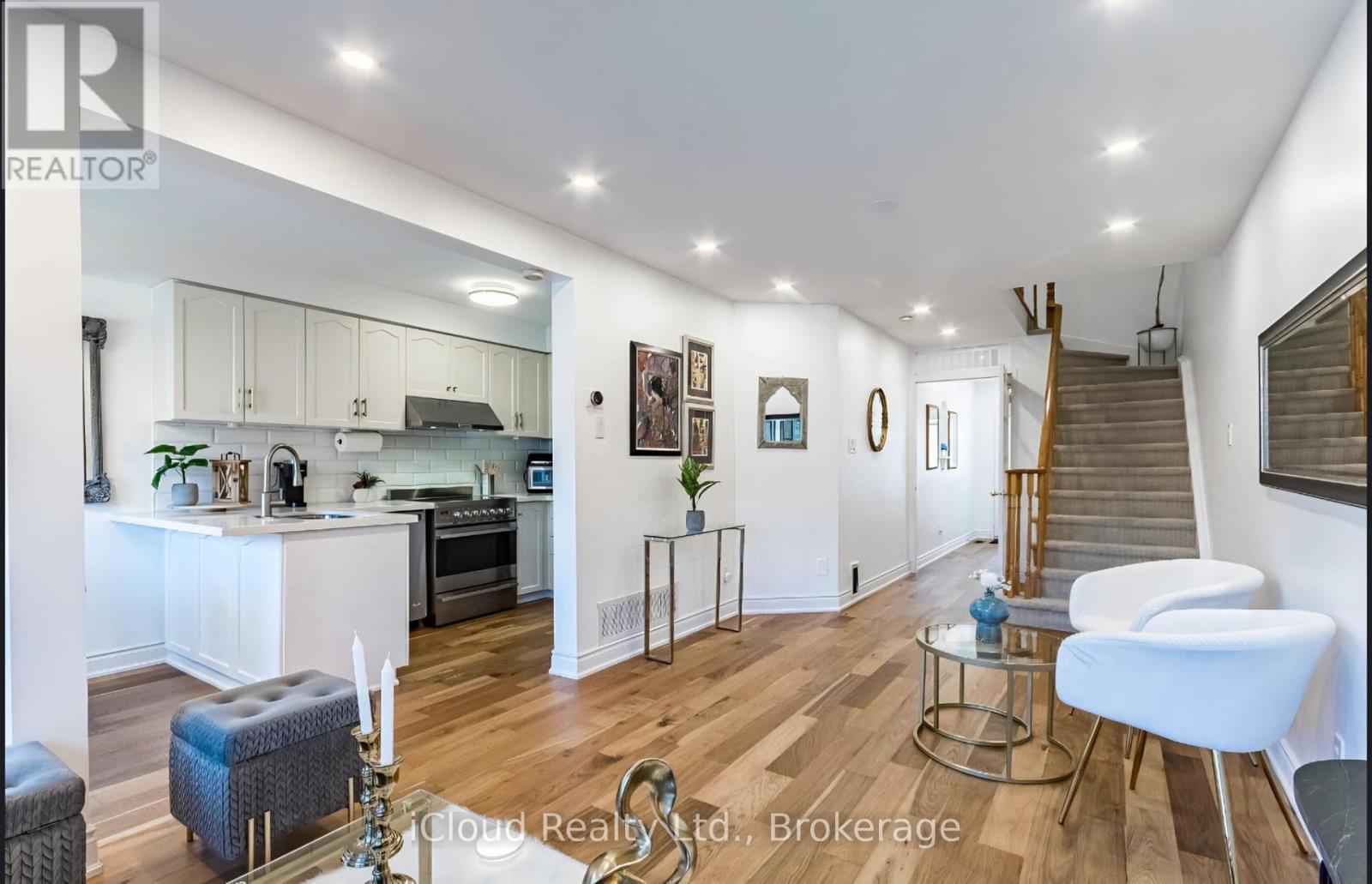 6973 Lisanne Court, Mississauga, Ontario  L5N 6Z7 - Photo 6 - W12490834