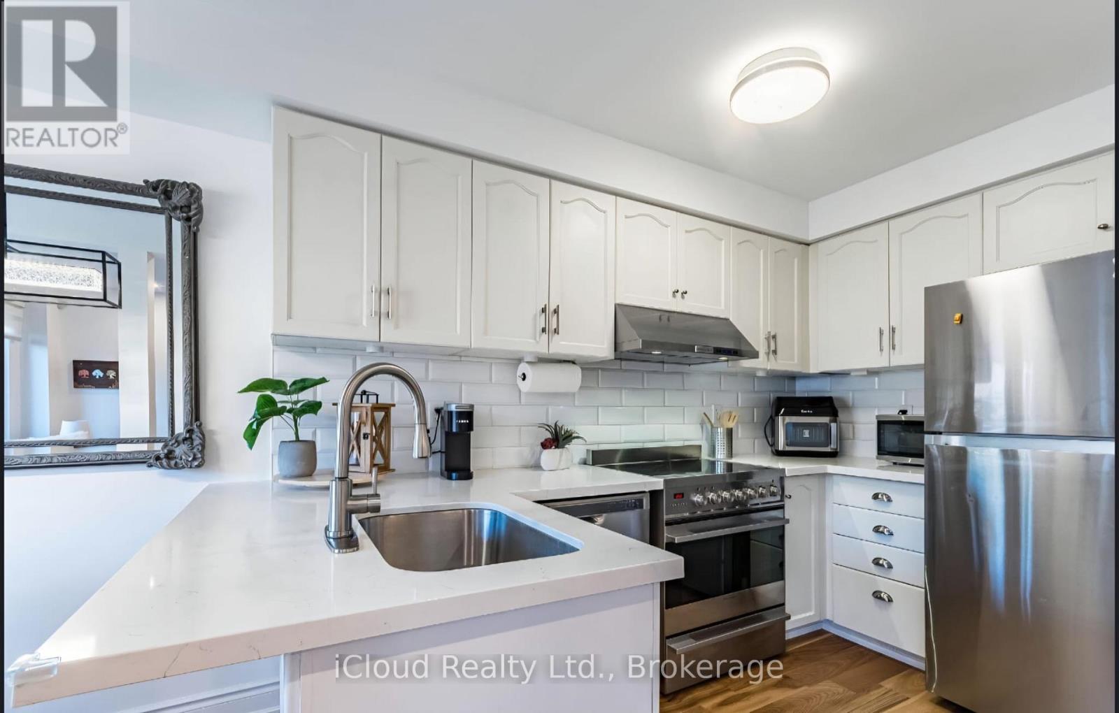 6973 Lisanne Court, Mississauga, Ontario  L5N 6Z7 - Photo 7 - W12490834