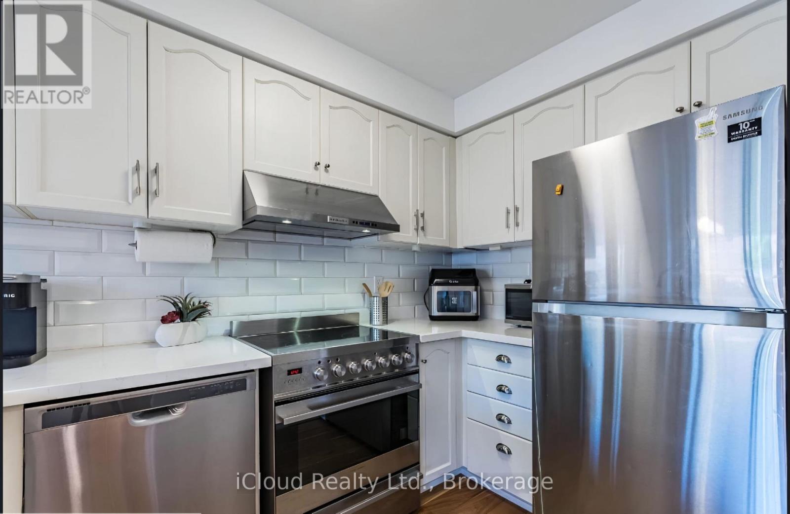 6973 Lisanne Court, Mississauga, Ontario  L5N 6Z7 - Photo 8 - W12490834