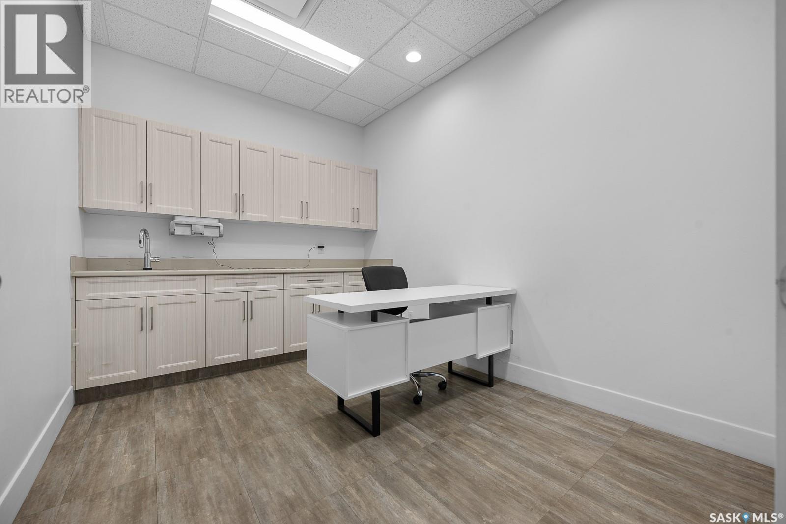 B 1723 Badham Boulevard, Regina, Saskatchewan  S4P 0L9 - Photo 2 - SK022027