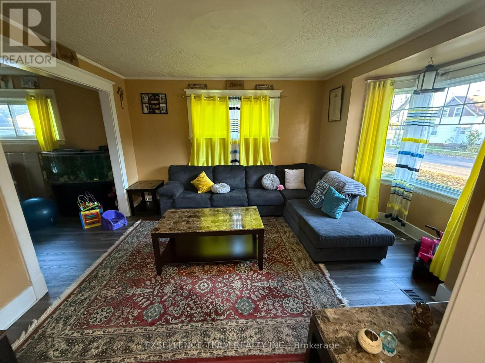 437 4th Street E, Cornwall, Ontario  K6H 2J5 - Photo 3 - X12491082