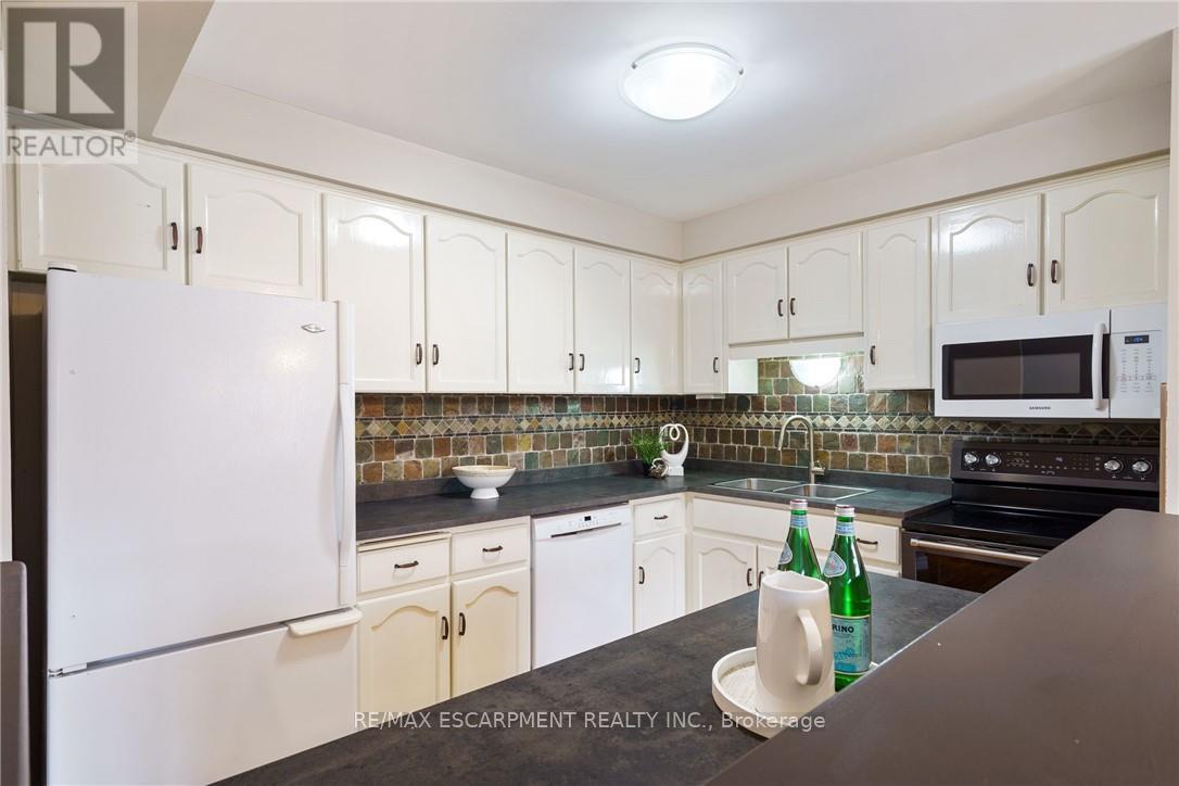 85 Chelsea Crescent, Hamilton (Stoney Creek), Ontario  L8E 5R8 - Photo 16 - X12490454