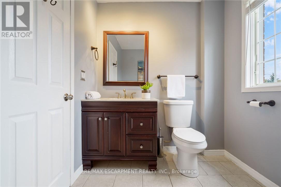 85 Chelsea Crescent, Hamilton (Stoney Creek), Ontario  L8E 5R8 - Photo 19 - X12490454