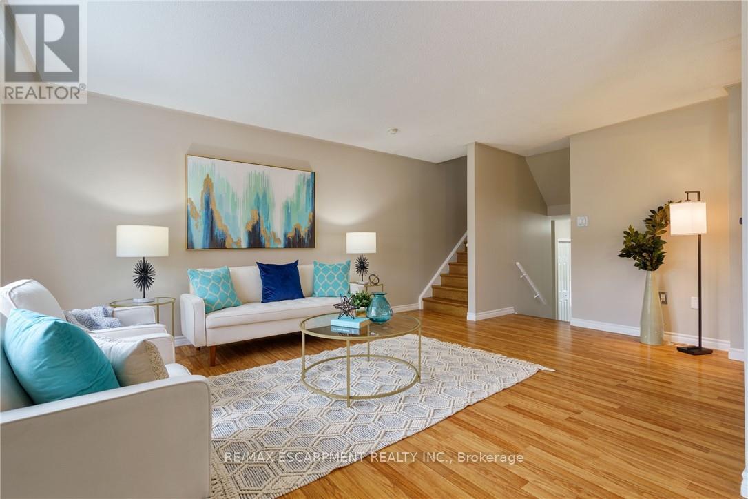 85 Chelsea Crescent, Hamilton (Stoney Creek), Ontario  L8E 5R8 - Photo 8 - X12490454