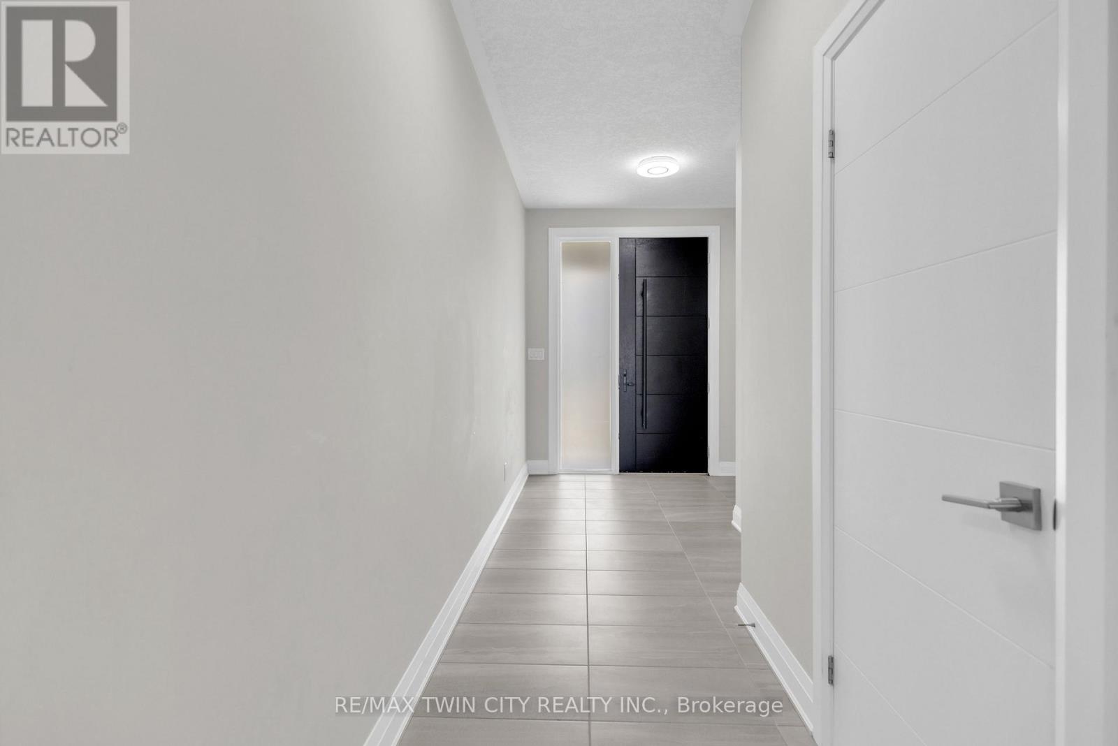 273 Woodbine Avenue, Kitchener, Ontario  N2R 0P7 - Photo 3 - X12490474