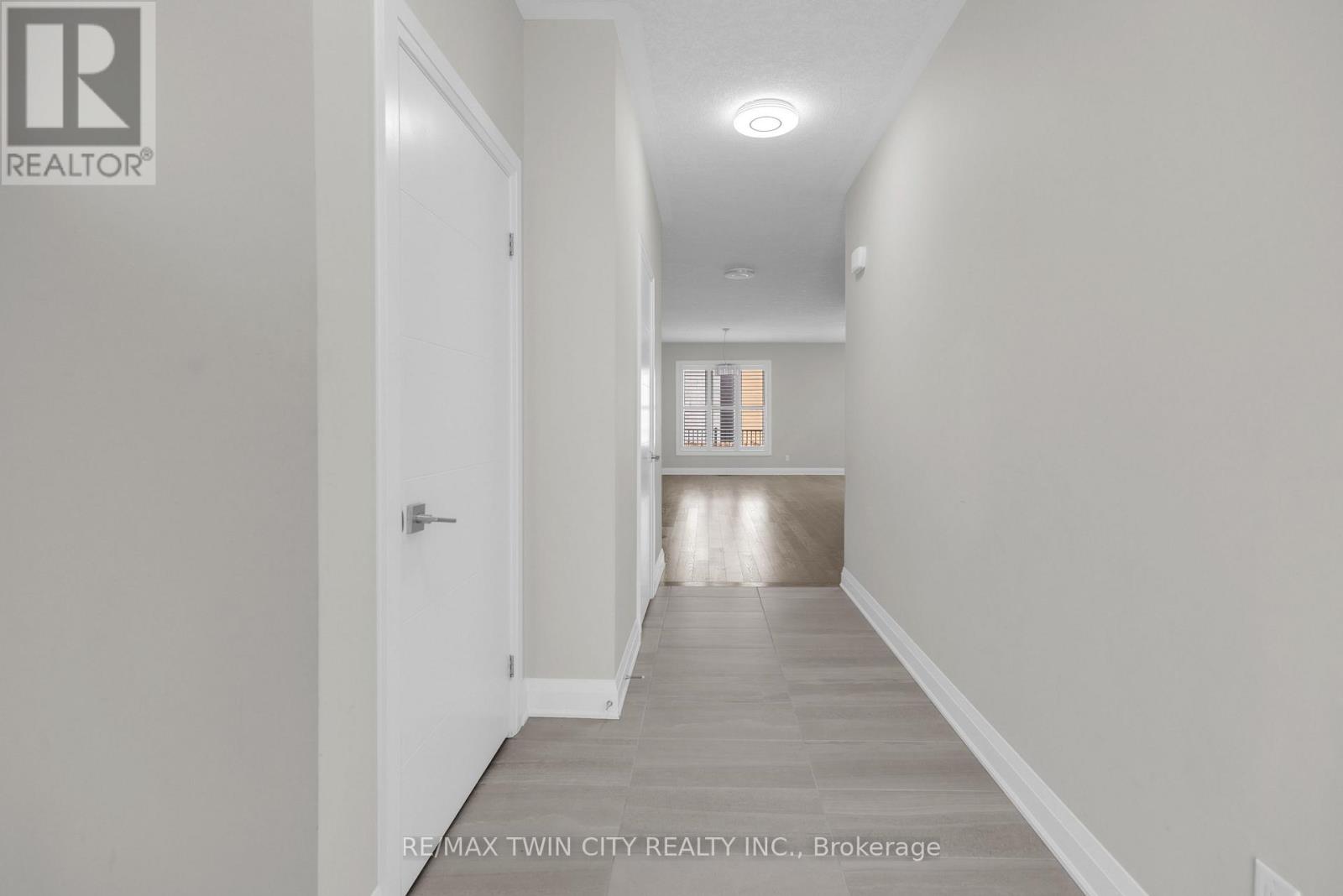 273 Woodbine Avenue, Kitchener, Ontario  N2R 0P7 - Photo 4 - X12490474