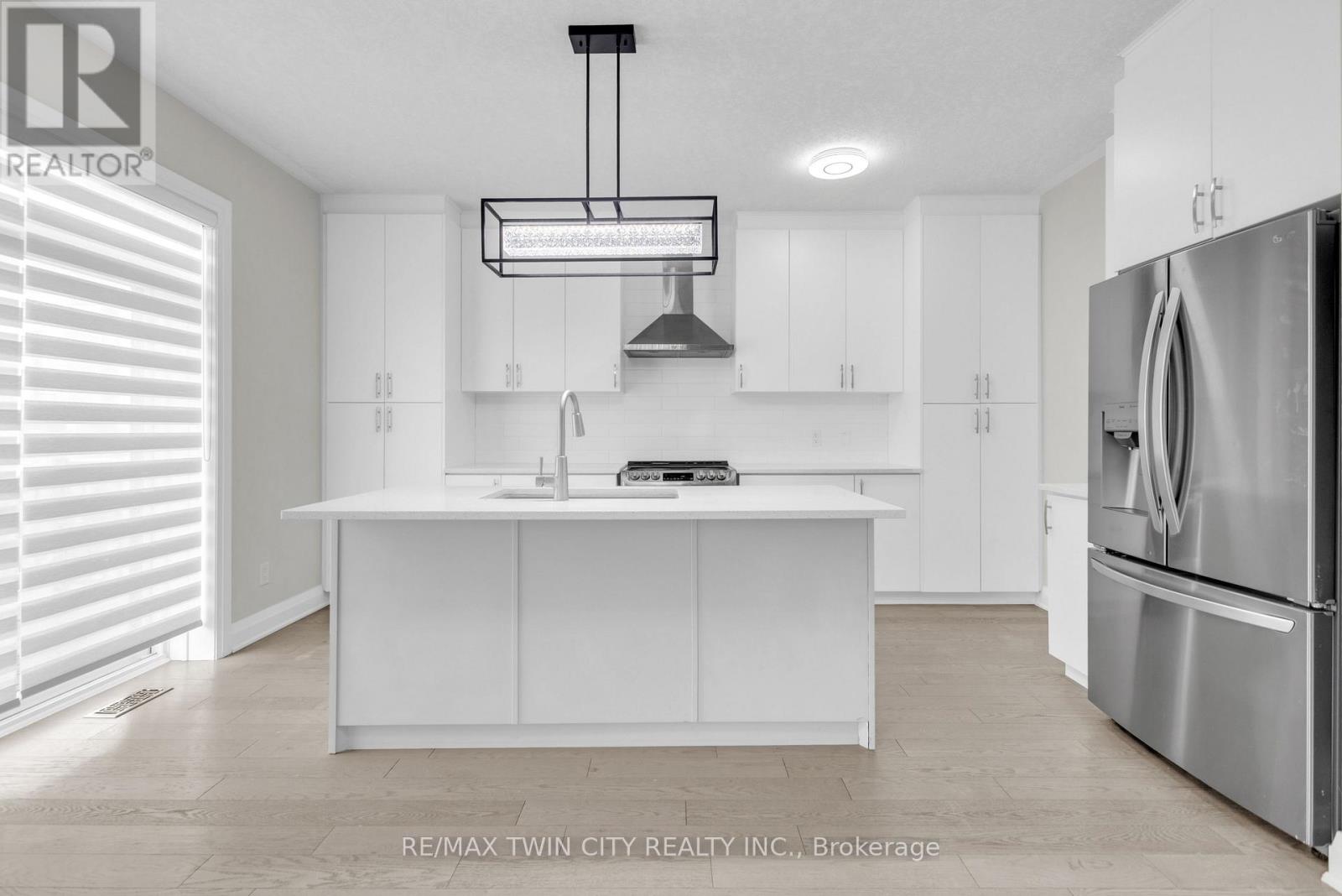 273 Woodbine Avenue, Kitchener, Ontario  N2R 0P7 - Photo 8 - X12490474