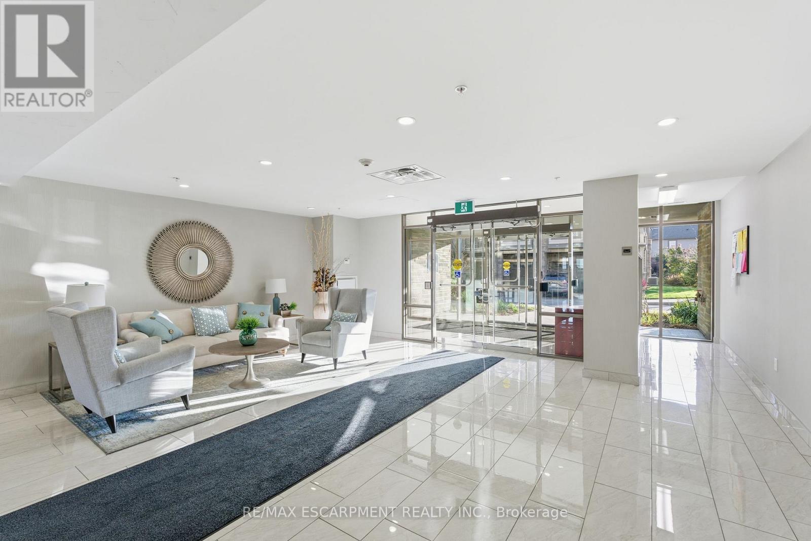 228 - 35 Southshore Crescent, Hamilton, Ontario  L8E 0J2 - Photo 3 - X12490490