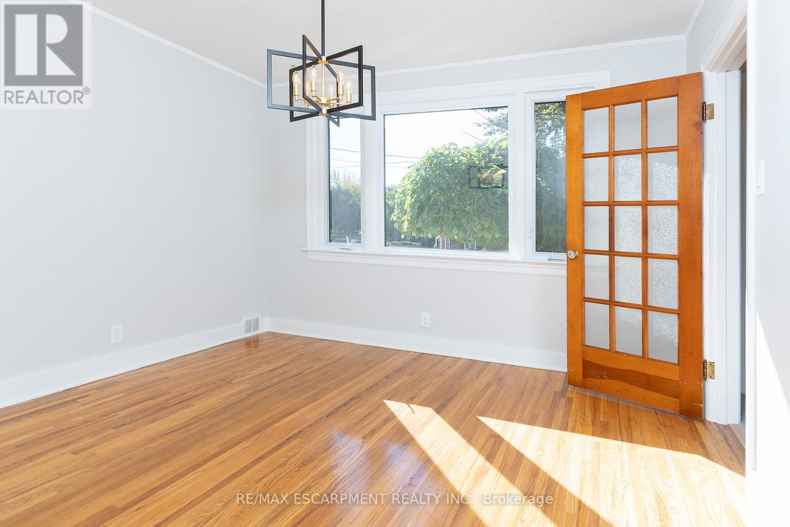 4876 Portage Road, Niagara Falls, Ontario  L2E 6B3 - Photo 11 - X12490636