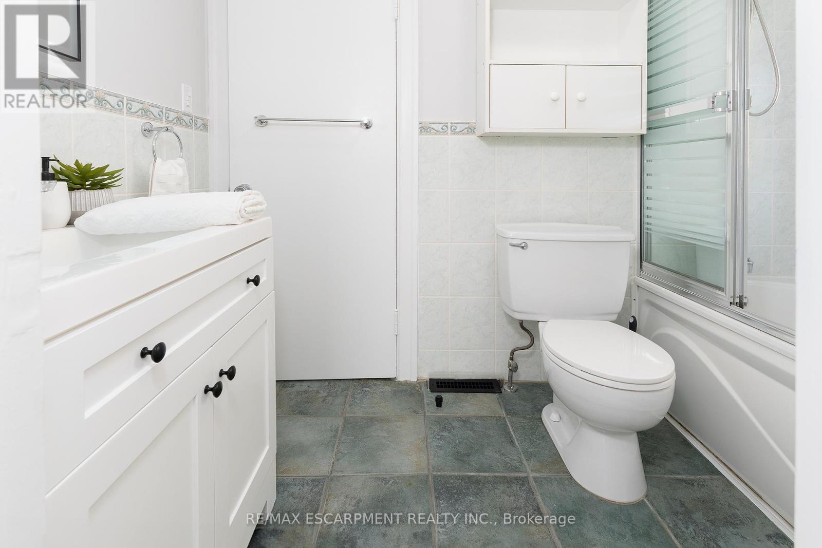 4876 Portage Road, Niagara Falls, Ontario  L2E 6B3 - Photo 14 - X12490636