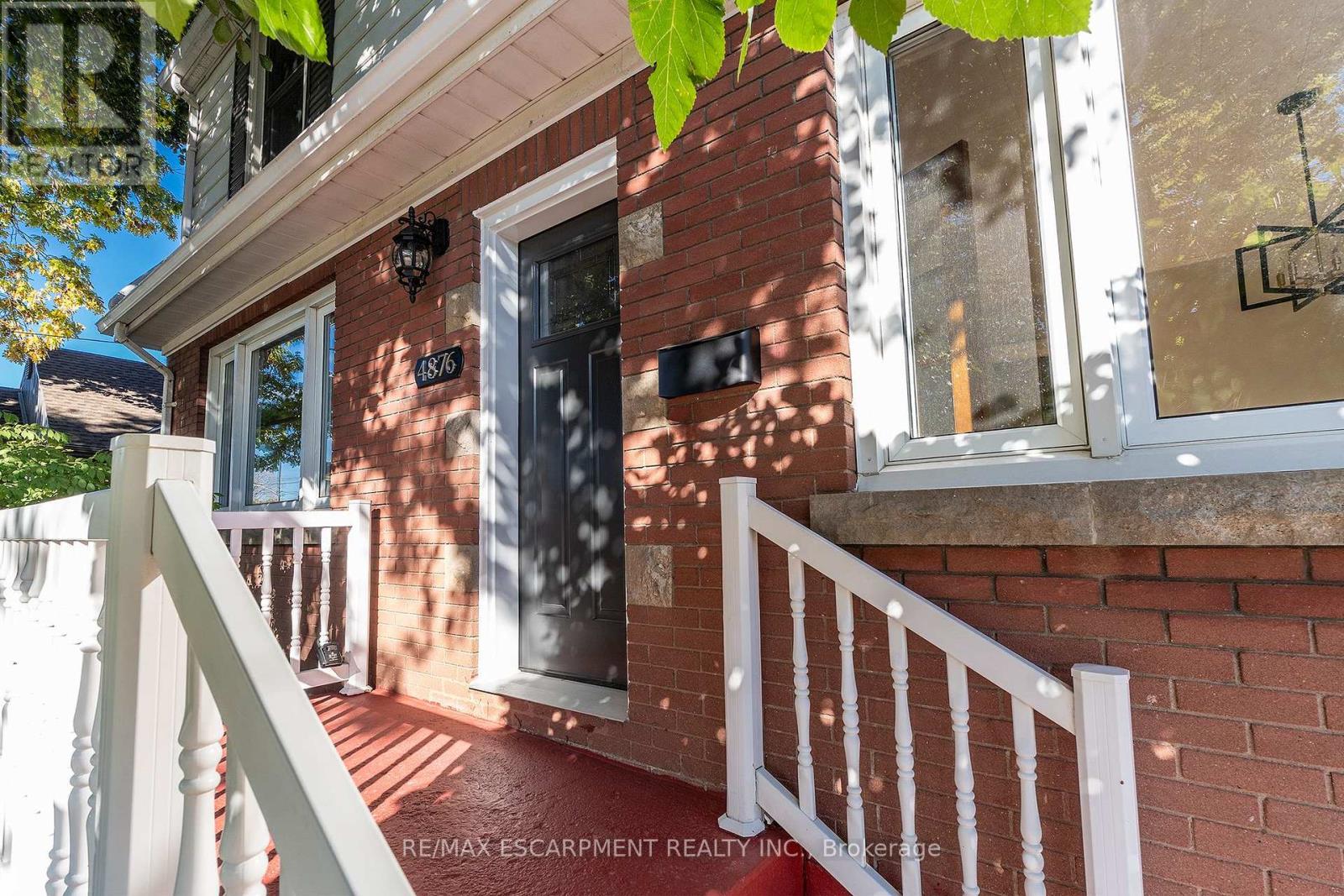 4876 Portage Road, Niagara Falls, Ontario  L2E 6B3 - Photo 2 - X12490636