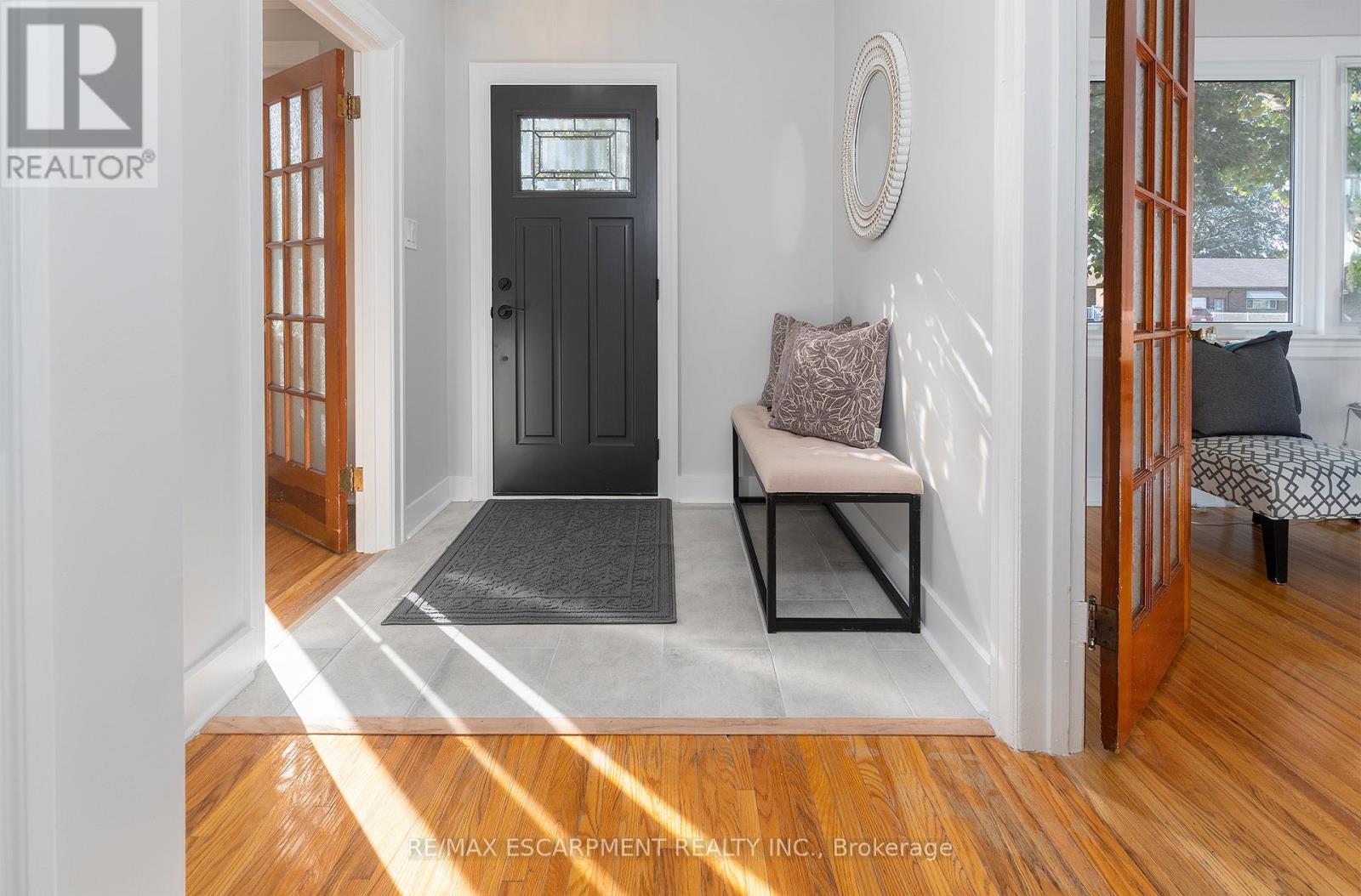 4876 Portage Road, Niagara Falls, Ontario  L2E 6B3 - Photo 3 - X12490636