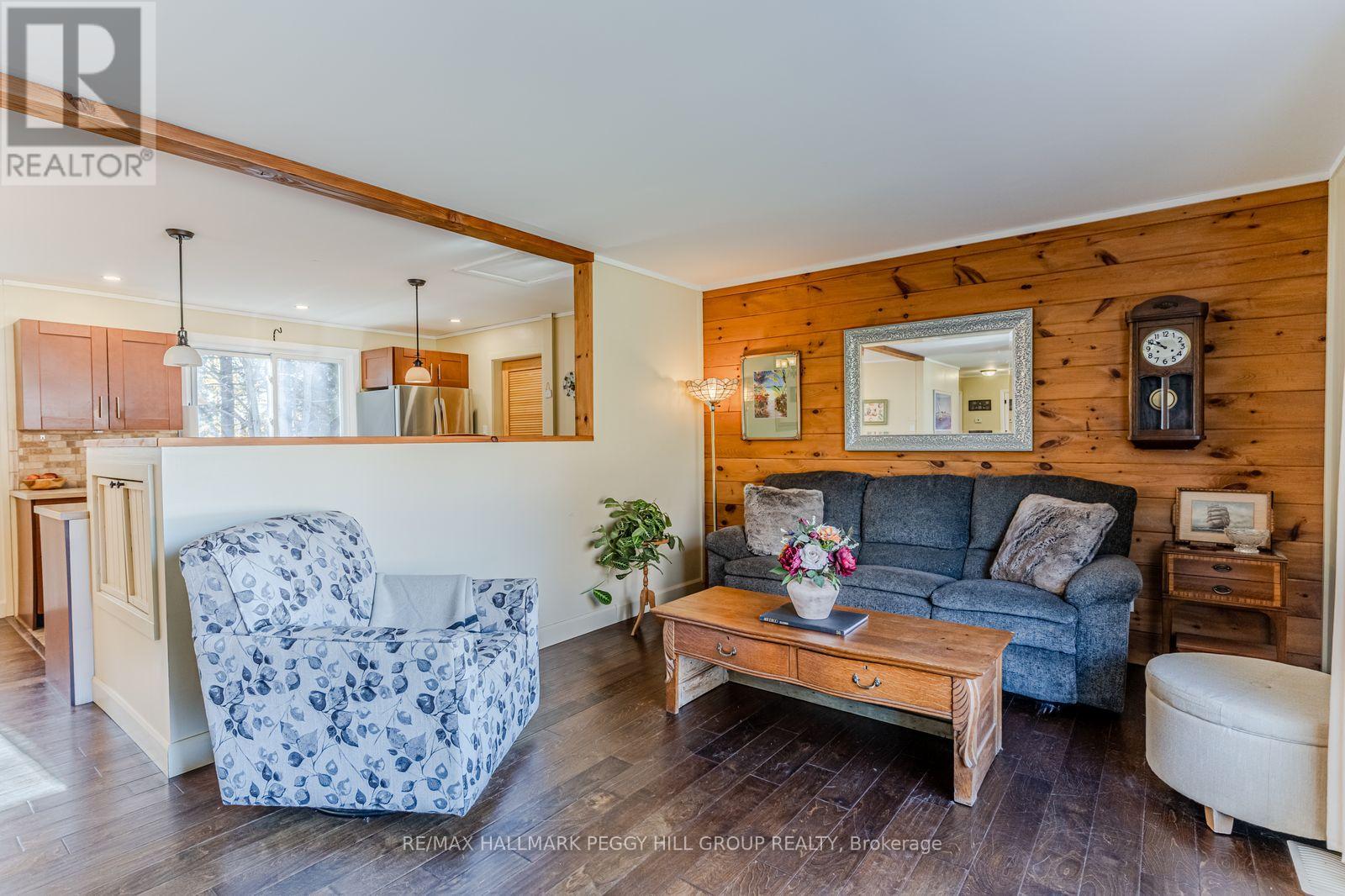 255 Fraser Street, Gravenhurst, Ontario  P1P 1C9 - Photo 3 - X12490748