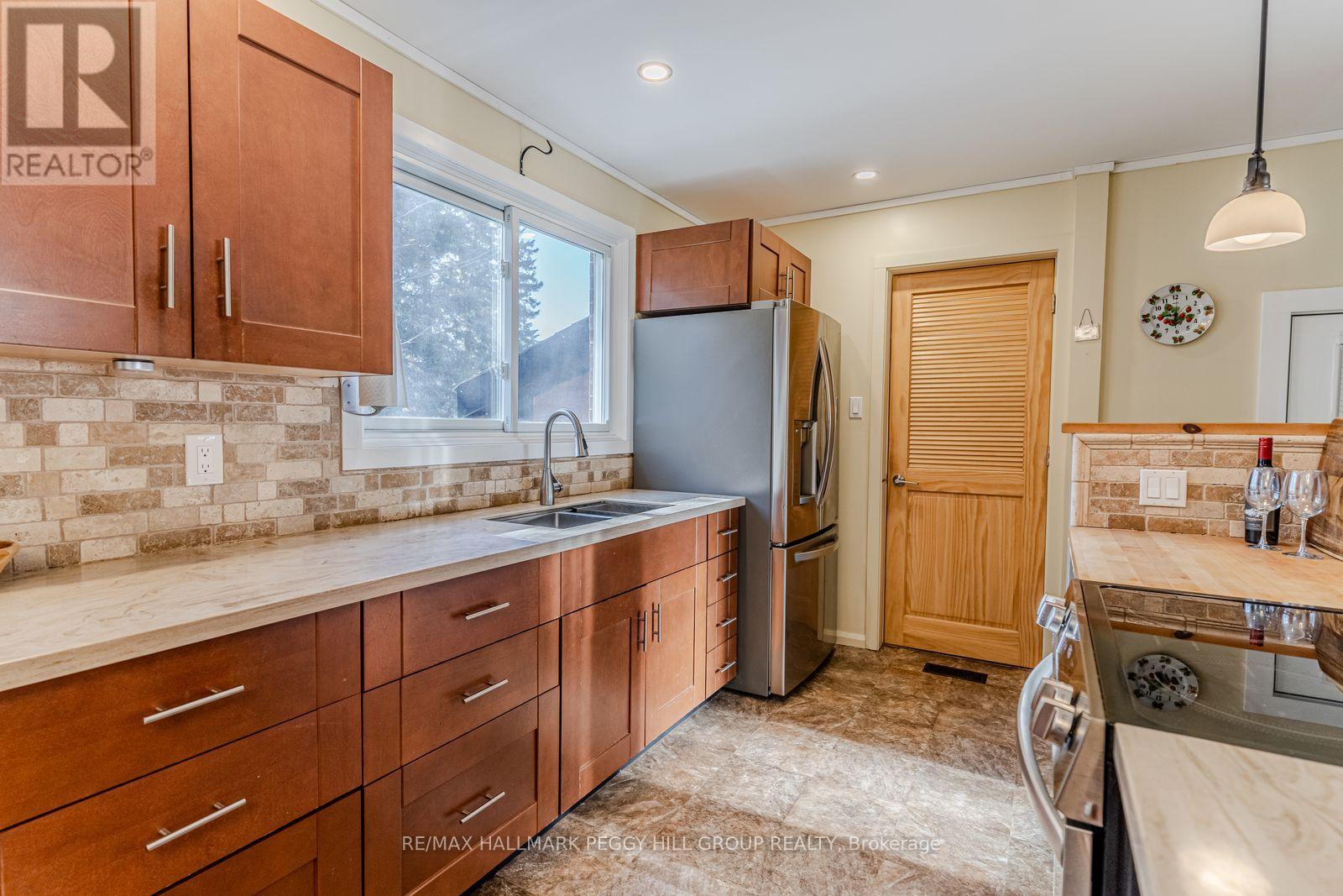 255 Fraser Street, Gravenhurst, Ontario  P1P 1C9 - Photo 5 - X12490748