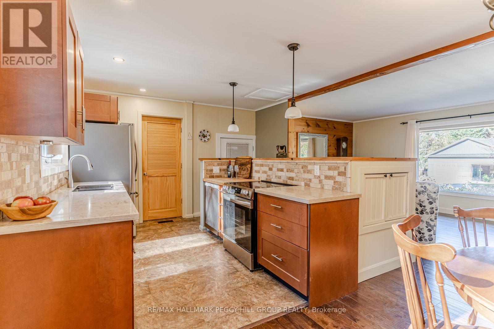 255 Fraser Street, Gravenhurst, Ontario  P1P 1C9 - Photo 6 - X12490748