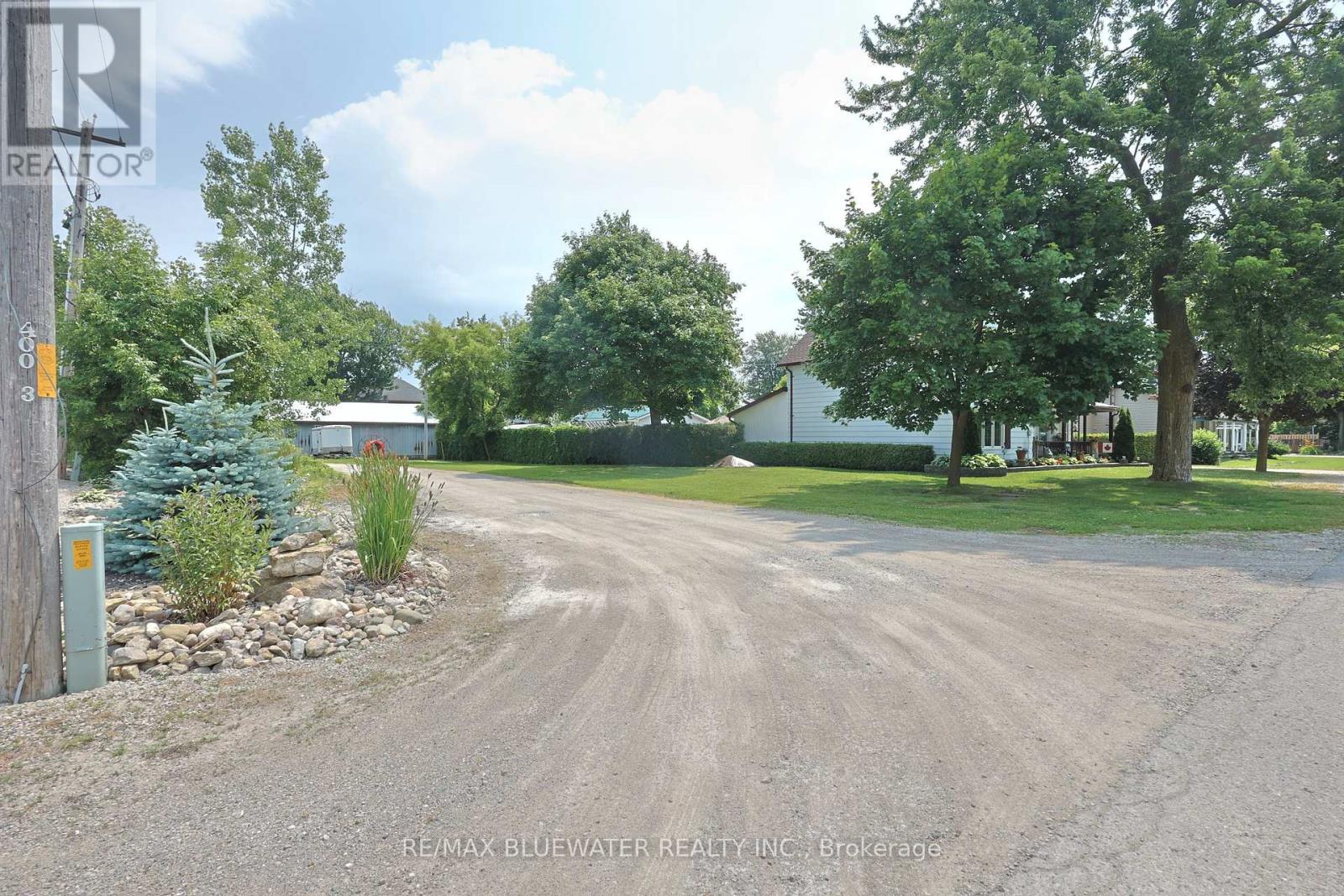 84 Royal Street, Lambton Shores (Thedford), Ontario  N0M 2N0 - Photo 2 - X12253449