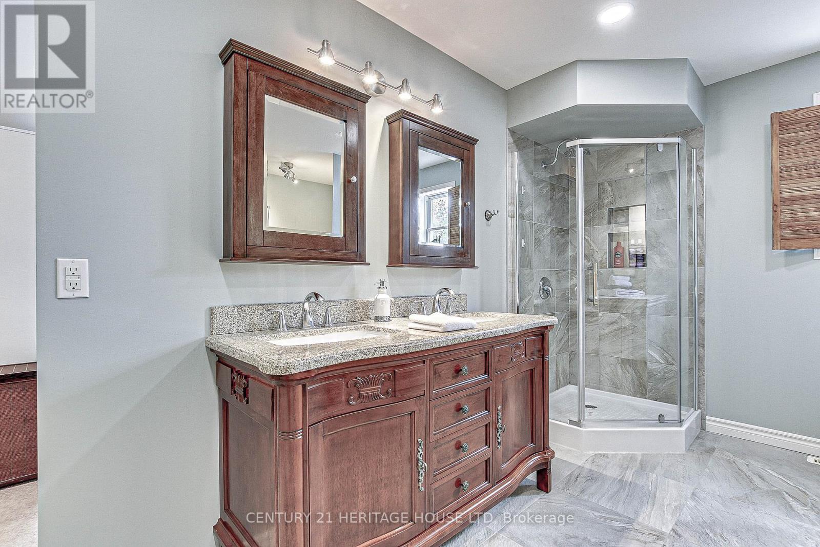 641 George Street, Central Elgin, Ontario  N5L 1H4 - Photo 24 - X12270336