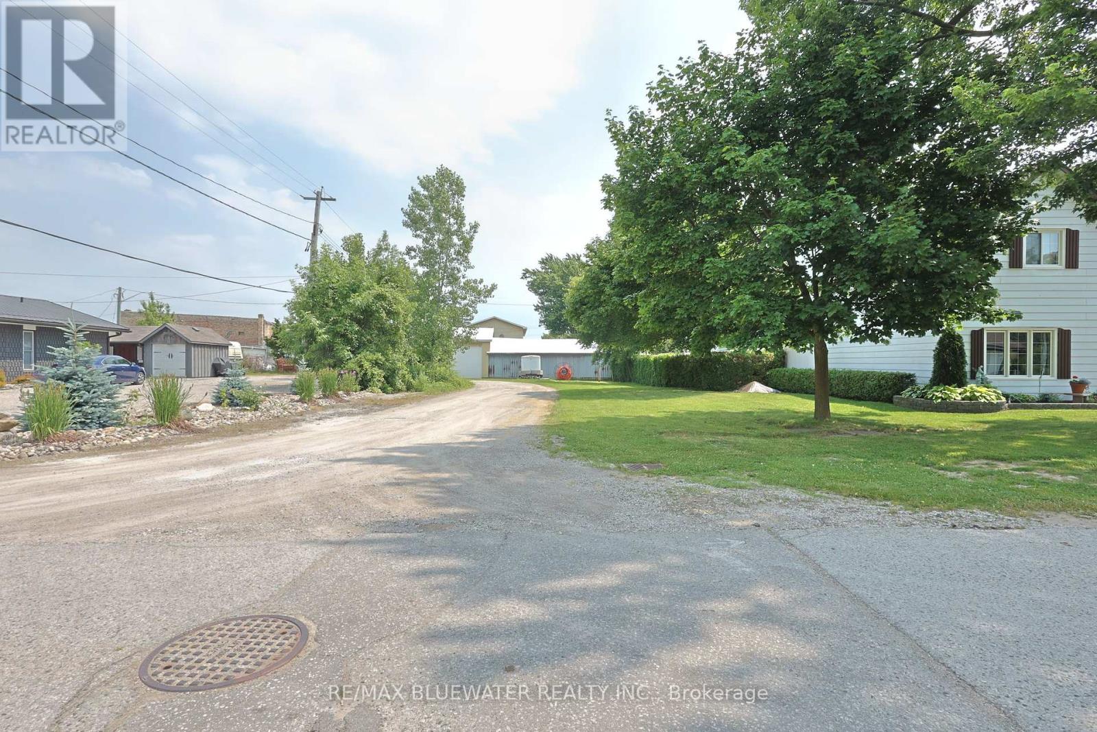 84 Royal Street, Lambton Shores (Thedford), Ontario  N0M 2N0 - Photo 1 - X12253449