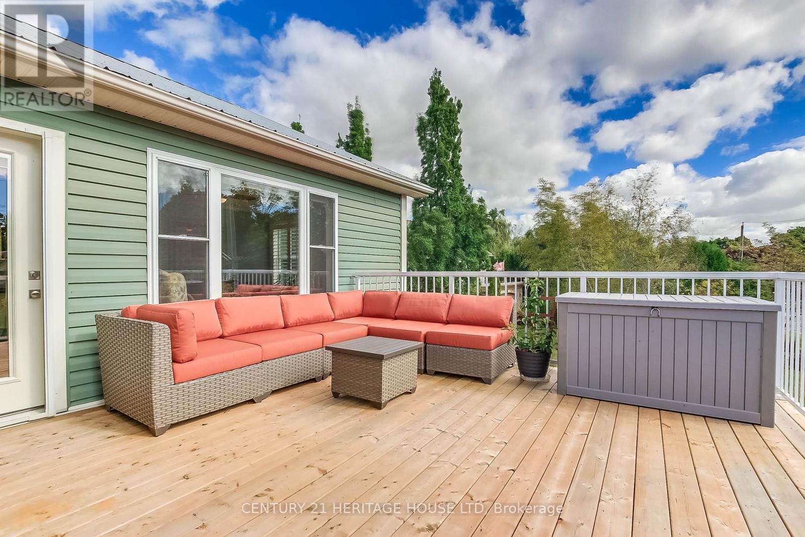 641 George Street, Central Elgin, Ontario  N5L 1H4 - Photo 28 - X12270336