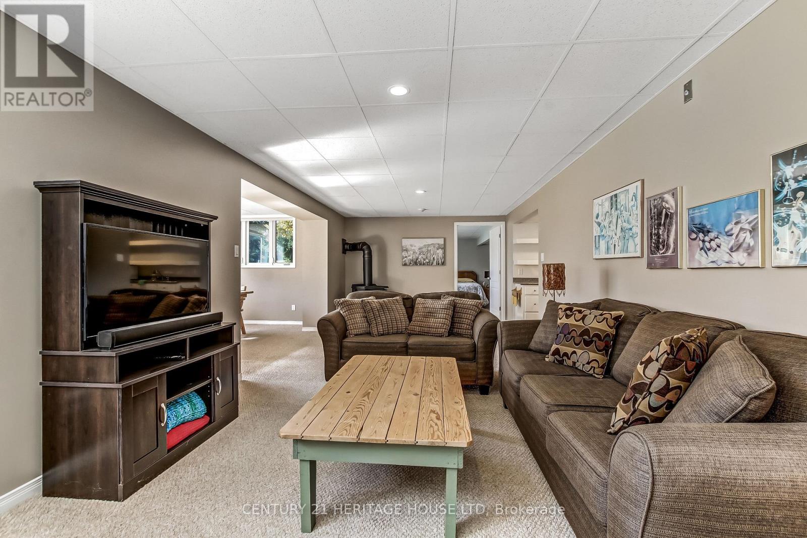 641 George Street, Central Elgin, Ontario  N5L 1H4 - Photo 32 - X12270336