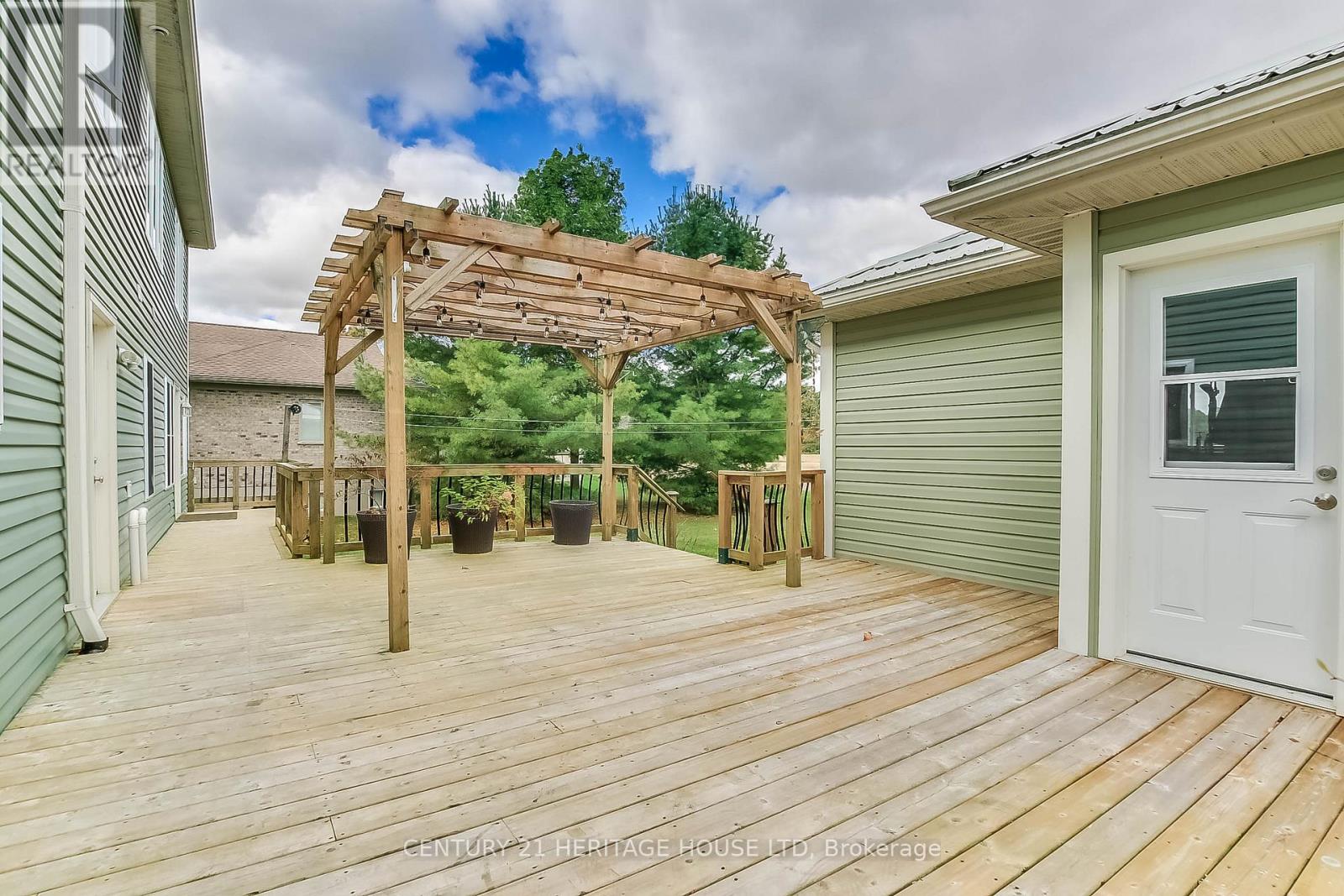 641 George Street, Central Elgin, Ontario  N5L 1H4 - Photo 38 - X12270336