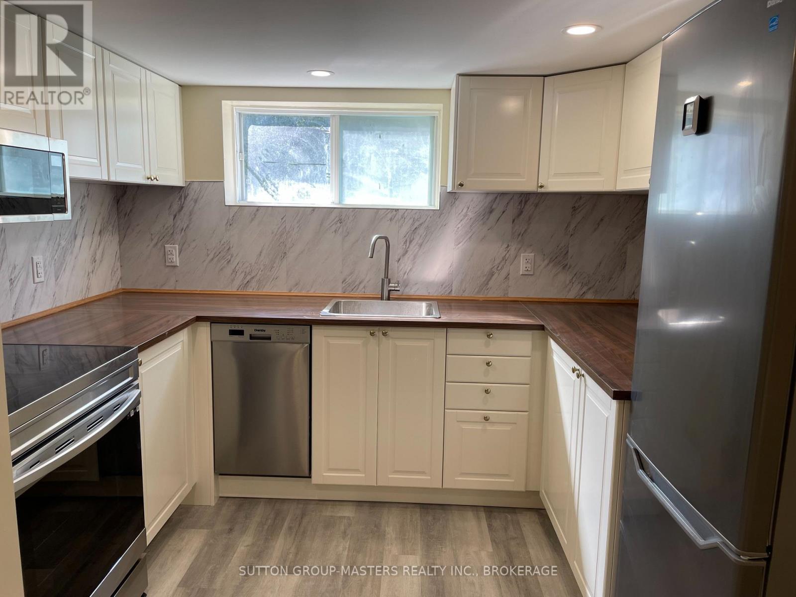 2 - 248 Mclellan Court, Kingston (East Gardiners Rd), Ontario  K7M 7Y9 - Photo 4 - X12491186